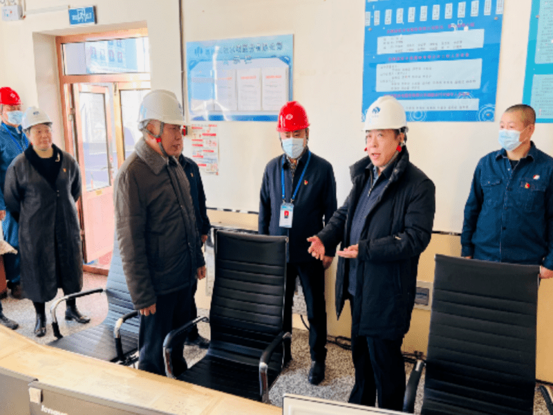 2021-11-19省国资委党委副书记刘子军一行到地方水电集团发电抚松分公司运行车间党支部开展党支部联系点对接调研活动 (4).png