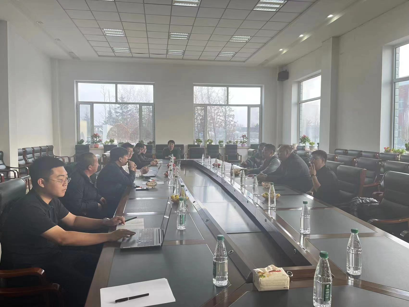 座谈会.jpg